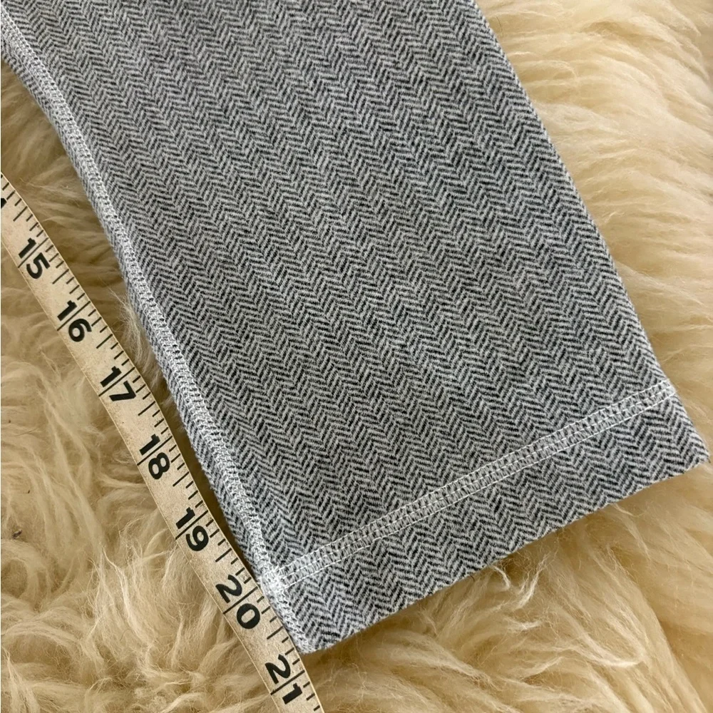 Lululemon Athletica Gray Chevron Pattern Soft Capris Leggings